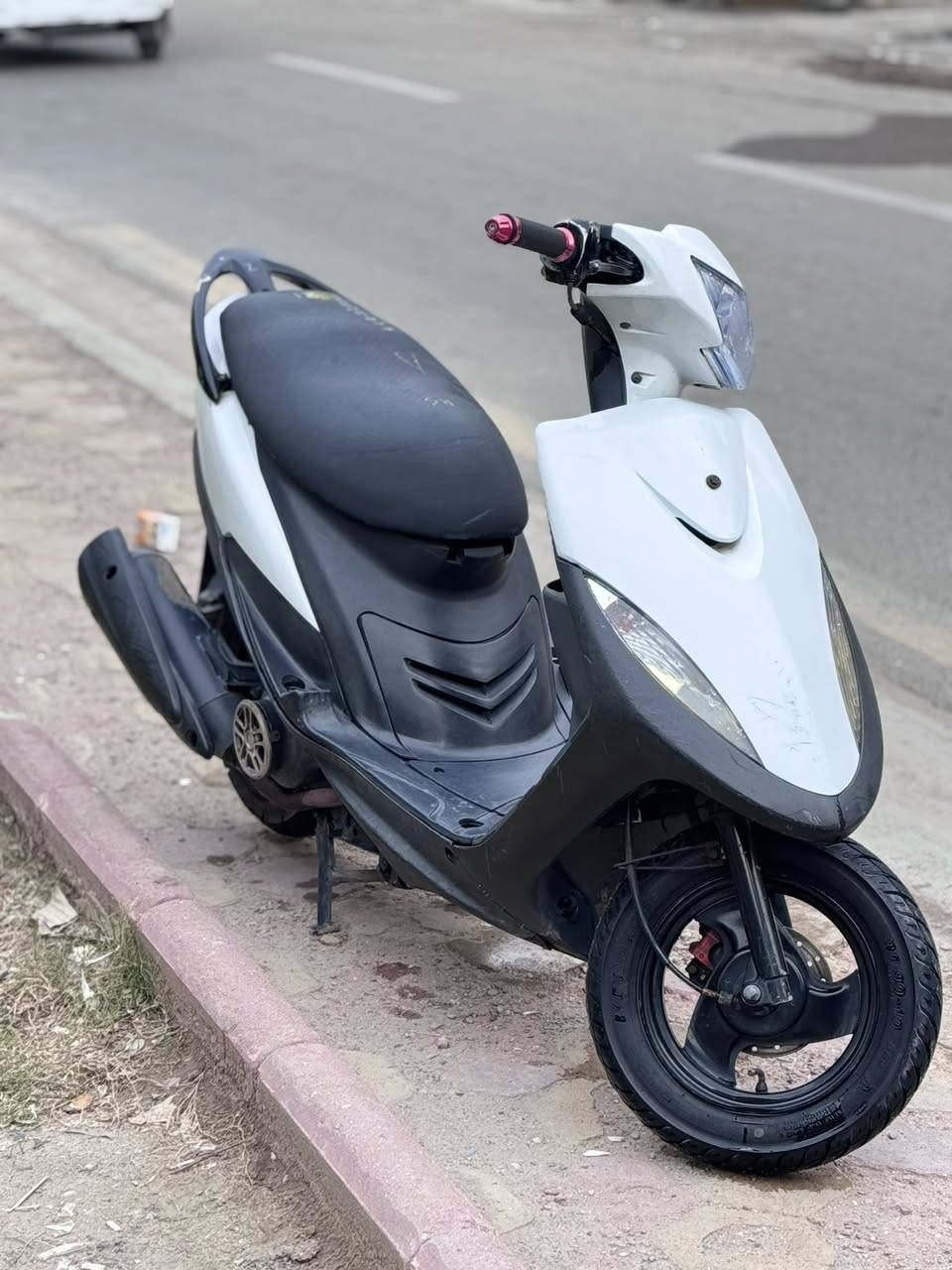 ماكس عدلة
نزلت من الرمبة صارلها شهر ونص 
مماشية هواي
بلادية من البجم للبجم 
اكفلها الك كفالة عامة شكد متريد مدة
الدراجة مطابة لأي فيتر 
واذا تريد اخذها افحصها على راحتك
يدات السكليتر الكرزيات بلاديات ومختمات
اي تجاري مابيها نهائياً 
سعرها 850 وبيها مجال
متواجد واتساب فقط ✅
***********
