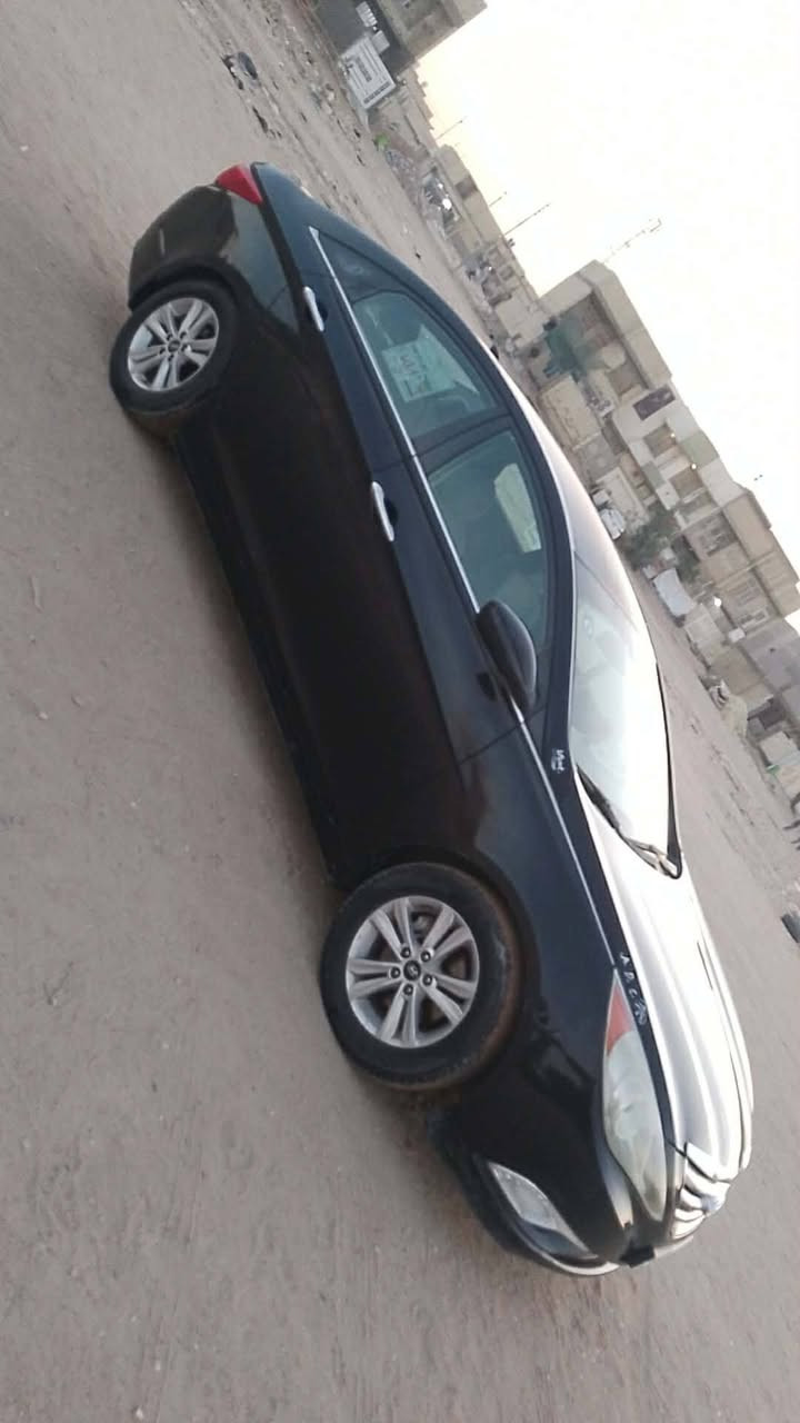 سوناتا 2013 وارد امريكي بيها بنيد مبدل .رقم كربلاء انكليزي سنوية جديدة مكينة 2400 جديده كير حدادية تبريد كلهم بحالة جيده السياره جاهزه واحلى من الصور .سعرها 115 وبيها مجال قليل .مكانها كربلاء حي النضال ..*********** (غير متواجد على الفيس)
