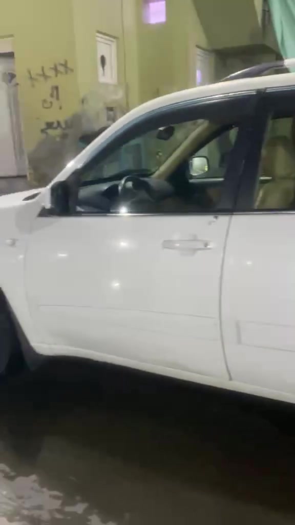 تيكو ١٢شكل ١٣
كير محرك مكفول 
كير كهربائي 
شاشه 
تبريد
رقم انكليزي  قادسيه
بيها نواقص موضحه بالصور 
يد مال باب وبك لايت 
مكانها ديوانيه 
السعر ٤٣ وبيها مجال 
***********
