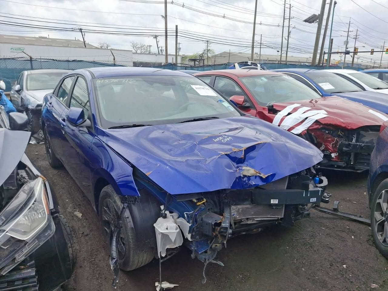 النترا ٢٣مرقم بغداد بسمي دخول حديد  ماشية15 مل حادثهة مبين للاستفسار ***********
