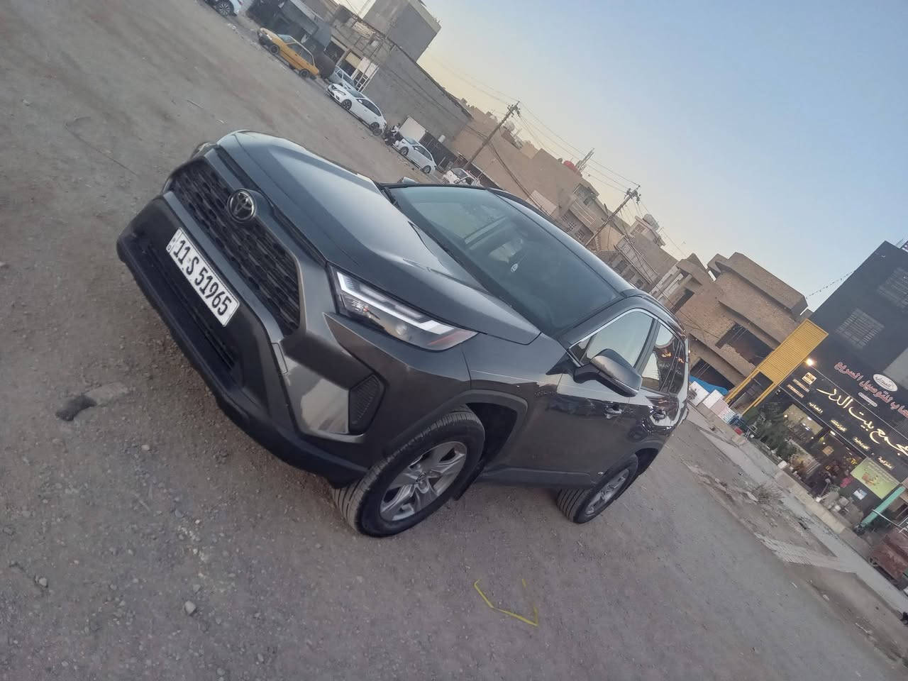 السلام عليكم للبيع فقط راف فور هايبرد وارد امريكي موديل 2025 ماشيه 3000 حقيقي حادثها موضح بالصوره بنيد مبدل نفس اللون يعني السياره بدون صبغ بدون شواصي بدون لغد بدون ايرباك السعر 265 للاستفسار ***********
