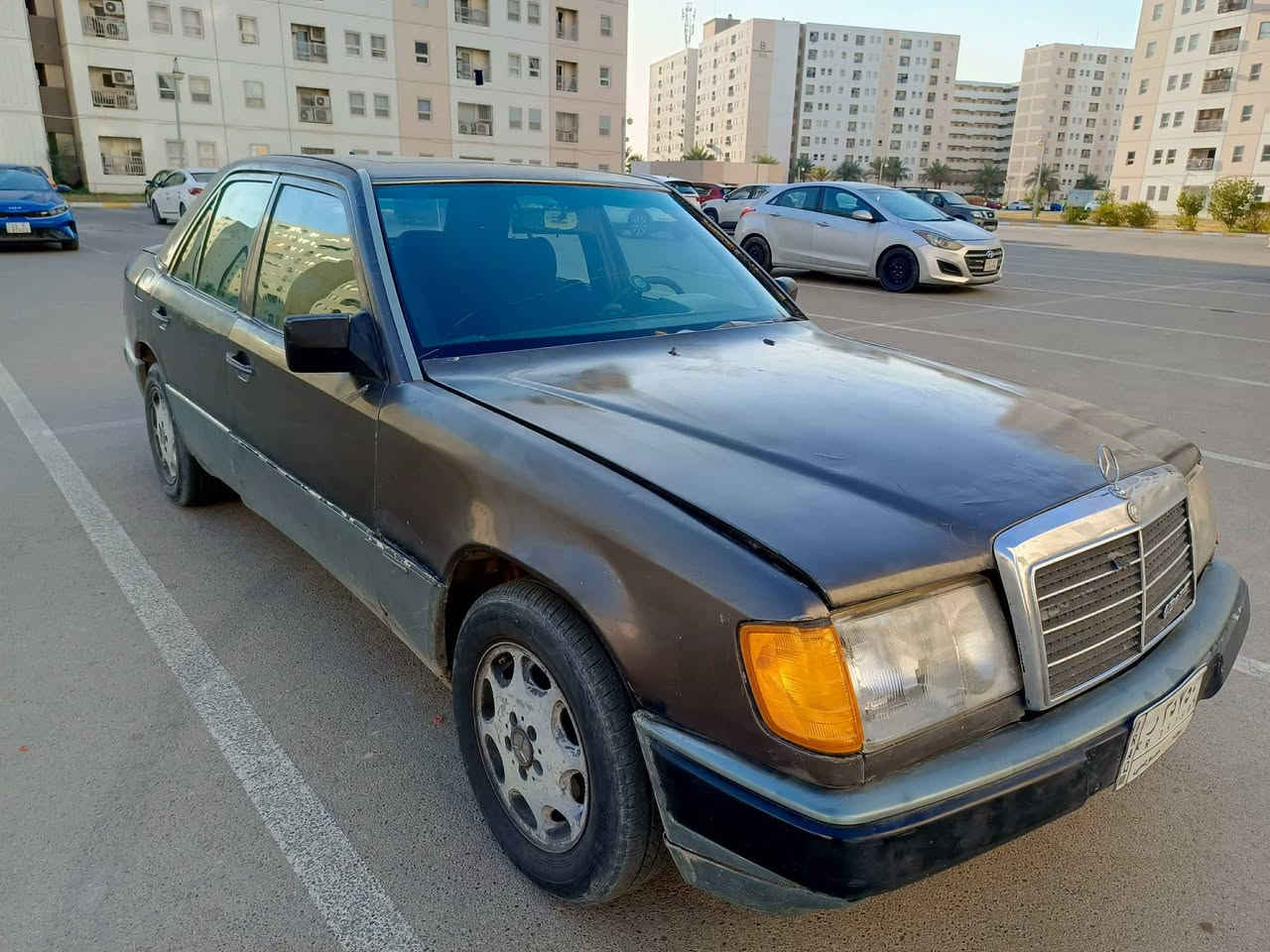 مارسدس دب موديل ١٩٩٠
محور  محرك ٣٠٠٠ 
تخم تاير 
كشرتهه كبال العين 
قواعد معمرات 
سعرهه ٣٧ 
مكاني بغداد  الشعب  هاتف / ***********
موجود  واتساب
