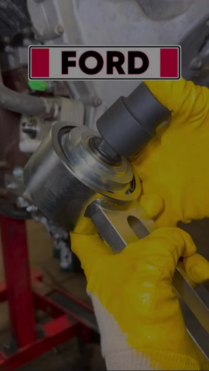 90% Get This Wrong - EcoBoost Crank Bolt.
•
This video shows the process of tightening the crankshaft center bolt on a Ford 1.0 EcoBoost engine.
•
To perform this operation, special tools are required. The engine must be properly locked: the flywheel, crankshaft, and camshafts are secured, and the cam phasers are fixed in position before tightening.
•
A torque multiplier with a 1:5 ratio is used to achieve the required torque. The video shows the complete process from setup to final tightening.
•
#supermechanik #artempankovich #carservice  #goldenhandsmechanic #Autos


**إذا كنت صاحب هذا الإعلان وتريد حذفه لأي سبب، رجاءا أرسل رسالة إلى الدعم الفني**