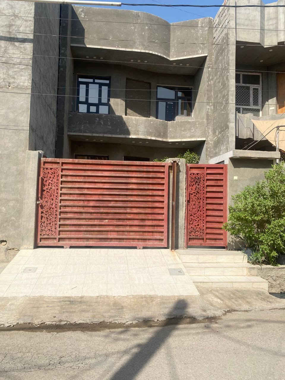 👋سلام عليكم بيت للبيع بناء حديث
🌏مساحه 120 متر طابو صرف واجهه 6*20
📌الموقع حي المعلمين الشارع المقابيل البوليفارد خلف 
👈حسينية حي المعلمين قريب ع شارع المفرك 
🛖تفاصيل البيت كراج استقبال مطبخ صاله درج غرفه نوم صحيات مناور الطابق الثاني 3 غرف نوم سعر مناسب جدا للشراي فقط 
☎للاستفسار اتصل
📞***********
📞***********
✔️مكتب الشمس للعقار بعقوبة حي المعلمين
