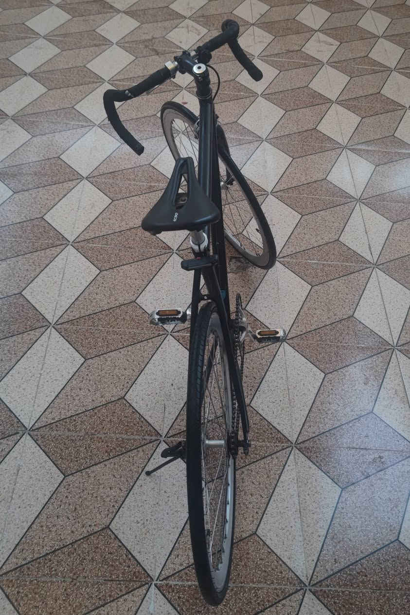 فكسد C700
فكسد اصلي باله
 فول المنيوم
حلقات ركبة كاربون

جاهز بدون اي نقوصات ونظيف

بريك امامي موجود خلفي موجود بس مشاده

السعر 170 وبي مجال

 باقي التفاصيل طب خاص وتدلل

توصيل لكل محافظات موجود 

رقم ***********
