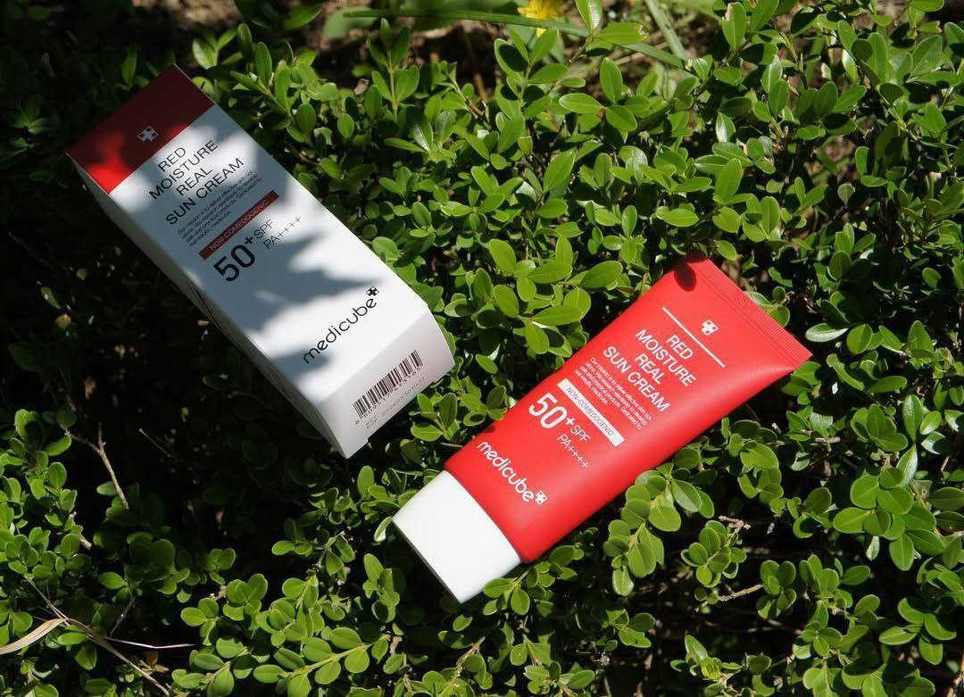 واقي Medicube
‏Red Moisture Real Sun Cream + +🇵🇭🇵🇭🇵🇭
‏konya.beauty
هو كريم واقي شمسي يومي للبشرة الحساسة.
يتميز بتركيبة مرطبة بنسبة 67% لا تترك طبقة بيضاء لزجة على البشرة.😍
يوفر حماية قوية من الأشعة فوق البنفسجية (SPF50+ PA++++).
‏Aqua Ceramade المهدئ للبشرة و Dermatic-AC يحتوي على مركب😌😌
لتعزيز حاجز الرطوبة
يمنح البشرة ترطيبًا ويحميها من التلف الناتج عن الشمس
المنشا الفلبين الاصلي 🇵🇭 

السعر 18 الاف 
🚘يوجد خدمة توصيل لجميع محافضات العراق 🚘 @إشارة


**إذا كنت صاحب هذا الإعلان وتريد حذفه لأي سبب، رجاءا أرسل رسالة إلى الدعم الفني**