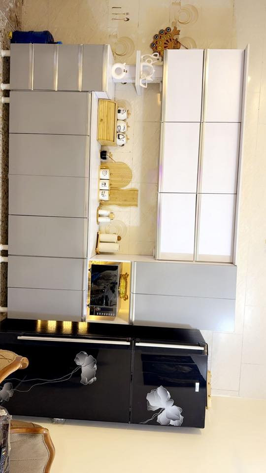 السلام عليكم  للبيع كاونتر مترين ونص + سنك متر ونص جديد  السعر   ٤٥٠ الف  ***********  موجود واتساب
