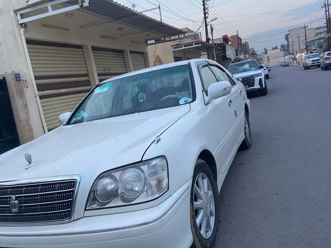 ملكة 2001
مدفوع كمرك واوراقها كامله باقيه عالترقيم
رقم كركوك ارقام وسنوية وملصق اصليات مابتها مو حديدة 
دفتر بانزين بيها 
كصتين 
تكسي ورجعتها خصوصي بيها كتاب صبغ
محرك ديفور الچبير
وكالة شرط 
السعر 70 وبيها مجال او مراوس حسب القناعه
***********
