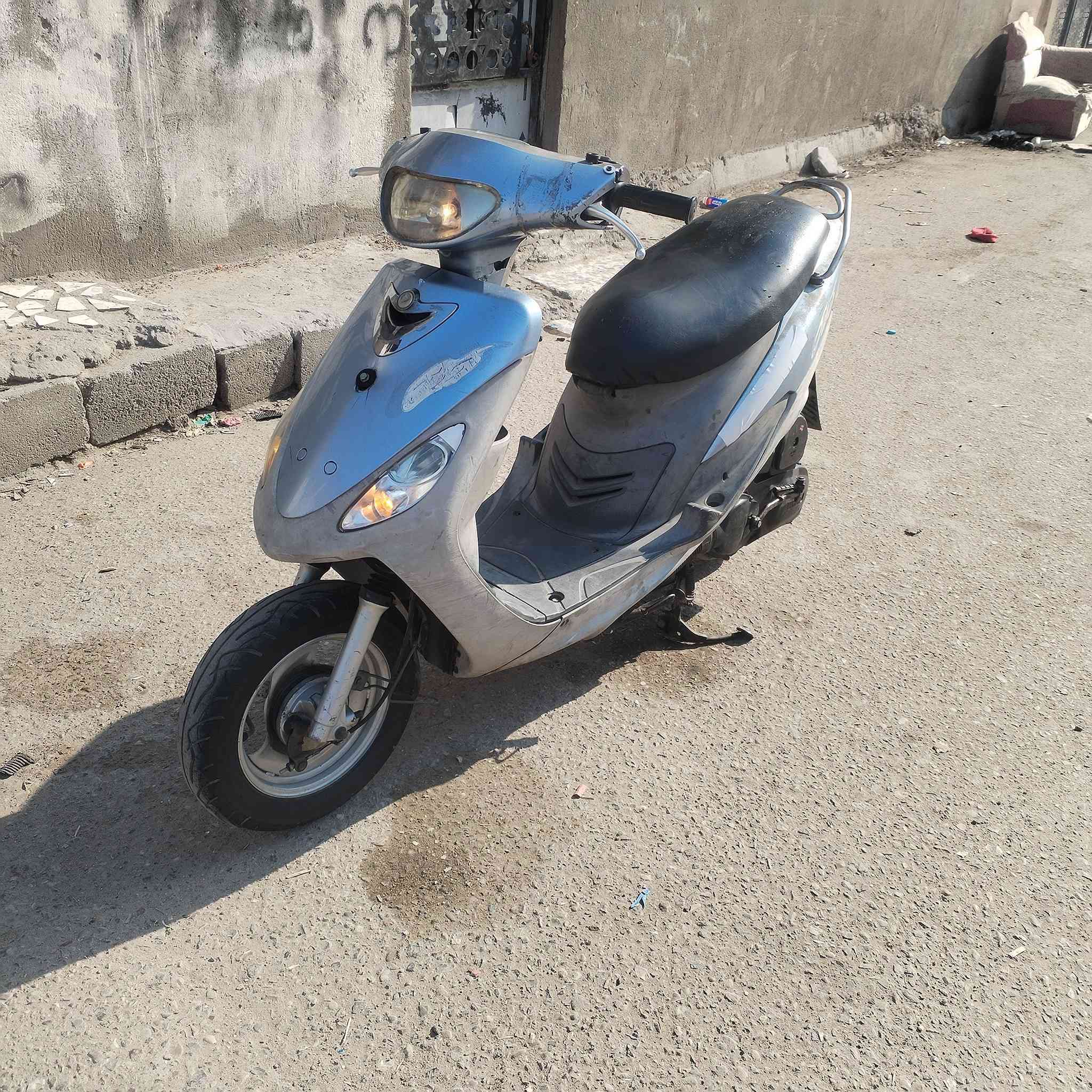 سلام عليكم ماكس قجمه دراجه بلاديه  وحلوه نكره سلف كل كهربائياته شغاله مكينته مفتوحه وميكنه ناعمه وحلوه مكاني بصره البله
***********
