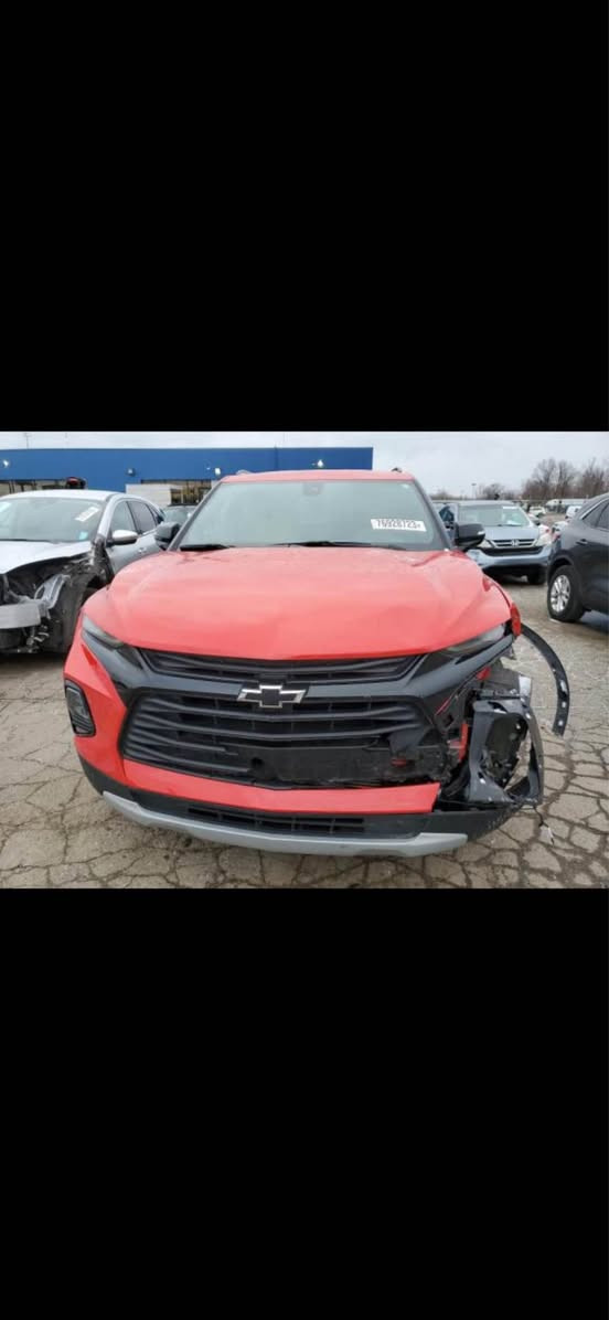 السلام عليكم �
بلايزر ٢٠٠٠ تيربو  موديل ٢٢ 
السعر ١٨٥ ورقه وبيهة مجال 
مواصفات  LT2 فئه black adtion
السياره بدون ايرباك ماشيه ٥٨  الف كيلو
رقم اربيل سنويه باسمي تحويل او وكاله حاضر
مواصفات 
بصمه تشغيل 
بصمه ابواب بالكامل 
تشغيل عن بعد 
٤ انضمه قياده 
دفع رباعي AWD
حساسات امامي وخلفي
اناره تنبيه ع المري الجانبيه
تدفئه بالكشنات 
كرسي كهرباء
اطفاء ذاتي 
شاشه كبيره 
كامره خلفيه دواره 
مانع انزلاق 
تحديد سرعه 
تحكم كامل ستيرن 
ابل كار بلي 
تحديد مسار 
صندوك كهرباء 
اشاره جانبيه 
شباك RS
وبعد بيهة مواصفات 
الصدر بحاله جيده التايرات بحاله جيده 
تبريد ثلج سبير والجك كله موجود 
حادث بسيط بدون ايرباك  جاملغ جهة السايق والصندوك موجوده صور الحادث
السياره بيهة بستم واكف ابيعهة ع وضعها
مكان السياره بغداد الدوره 
*********** بغداد, العراق
