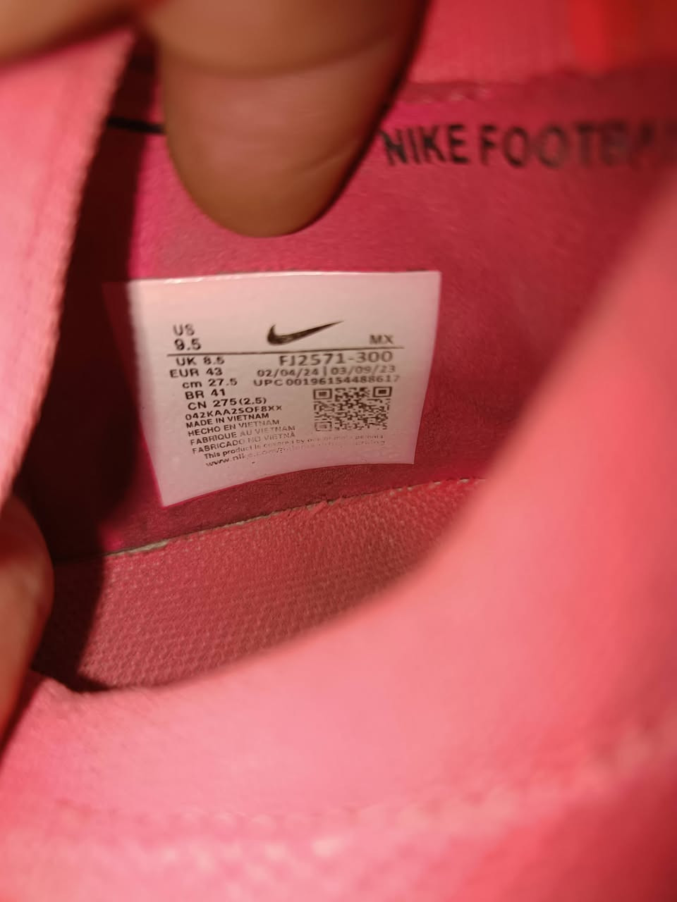 حذاء رياضي تارتان قياس 43 اصلية فيتنامي نضيفة مستعملة مره واحده اللبيع العنوان الشالجية 
***********
