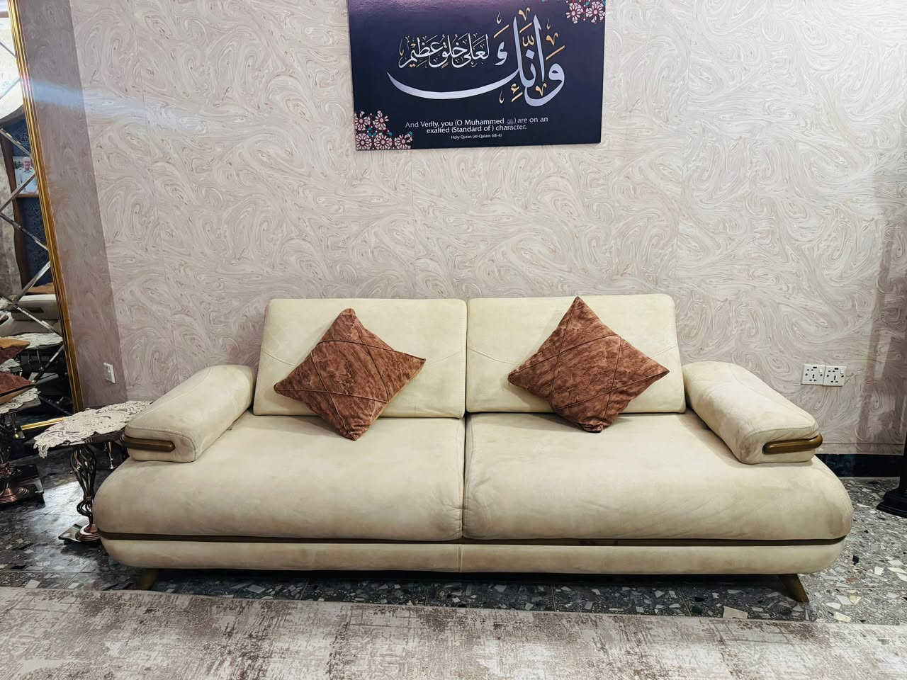 عليكم تخم للبيع 10مقاعد نضيف تركي درجة اولى ابو السرير مكاني بغداد حي اور السعر 500 رقم الهاتف ‭ 0771 684 8070
