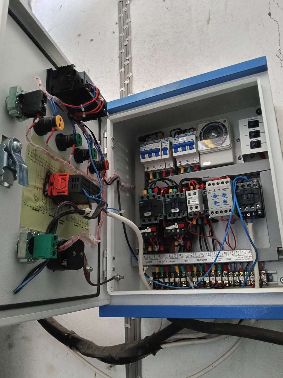 جهاز 10 طن للبيع ..
جهاز ع وضع الشركه صار 5 اشهر من مشدود 
مشتغل 3 اشهر فقط 

مع غرفه ارتفاع 3 وطول 5 وعرض 4
سندويج جديد 10 ملم ضد الحريق ..

جهاز ضمان الشركه فول الفول ...
كما موضح في الفيديو ..

للاستفسار ***********
