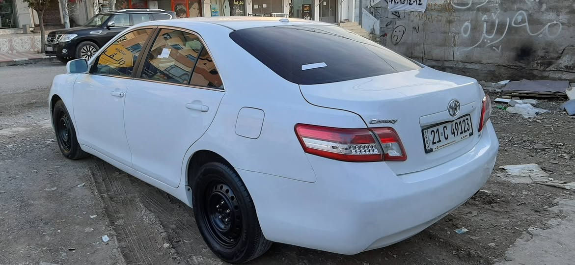 بسم الله الرحمن الرحيم 
تويوتا كامري موديل ٢٠١٠ أمريكي مواصفات LE مواصفات حلوة حجم محرك ٢٥٠٠ كير محرك بشرت  بس محرك جديد مفتوح سيارة فقط ٢٣٤ الف ماشي حقيقي بس محرك جيد جدا احسن بشرت فحص بدون عيب صرف دخان بخار صوت بشرت فحص سيارة صونر موجود بشرت صونر ابيع بدون نقطة دواخل حتى بنيد مامفتوح بس شبرين بس بمب للجمالية بعد خشم جملخ امامي صبغ بدون ضربة بدون حادث بدون دواخل ارباكات سليم سيارة بجم كبس امامي وخلفي كبس بدون ضربة بدون حادث بدون دواخل سيارة ماشاء الله حلوة نفص صورة حلوة صدر امامي وخلفي زين داخل سيارة نضيف نضيف داشبل نضيف كشنات كاعيات فرشات البيلادي رقم انكليزي جديد بس،سنوية جديد منتهي تحويل غرامه نفص اليوم مباشر حاضر تبريد ثلج كهربائي كل اشتغل اربع تايرات جديد 
مكان سيارة سليمانية داخل سليمانية سعر ١٢٠ بي مجال كلشي بسيط *********** 
رجاءا بس بيع بدون مراوس تفاصيل مكتب صونر موجود انت شراي اتصل رقم موبايلك عنوان سليمانية داخل سليمانية بداية سليمانية السليمانية, العراق
