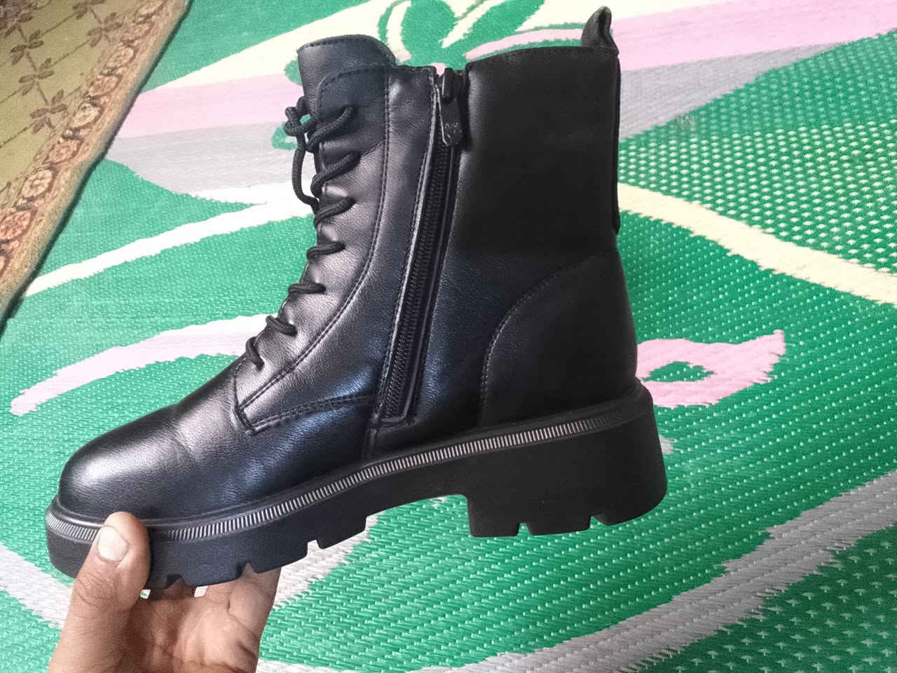 بوت رجالي جلد طبيعي قياسات40 41السعر 20الف المكان الشطره بلشوملي 
***********
