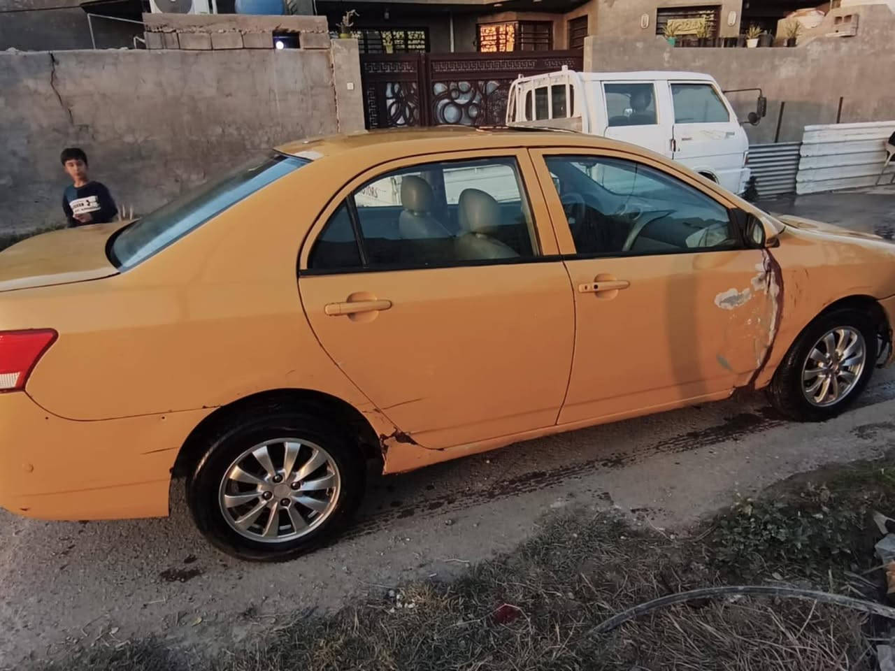 السلام عليكم ورحمة الله وبركاته بي واي دي الموديل 2013 بيهه ضربه بالجاملق اليسرى الامامي وصدرهه تعبان بيهه تلكيطات  كيرعادي ومكينه مال هوندا ياباني الاتصال على الرقم/***********واتساب السعر 35ورقه وبيها مجال//مكلف بالنشر الإتصال على الهاتف العنوان بغداد ابوغريب
