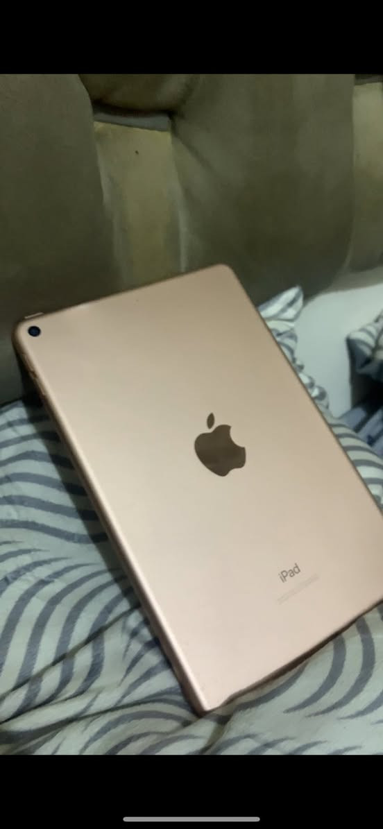 لسلام عليكم ايباد مني 5ذاكرة 64 جهاز نضيف كلش فقط ضربة خفيفة بضهر ما مأثرة سعر 190 وبي مجال قليل مكاني بغداد *********** واتساب
