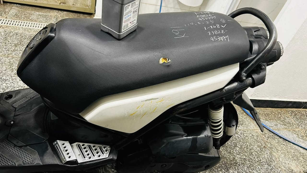 يا الله
السلام عليكم 
 دراجة سكنس جبلي موديل 2015 لون ابيض محرك 150 سيسي دراجة تزويد خارجي خفيف 1.يدات ابريك 2.منكاش أبريك خلفي 3. افلنجة وردة  اوراق موجودة منفيس ملون  +منفيس عادي  دراجة رمبه 
لايك عالي ناصي بكلايت خلفي خلية
اشاير خلية  امامي +خلفي لون ابيض 
محرك كفالة  جيب وياك فيتر وفحص كهربائيات كلشي شغال حتة طوافة مكان بغداد  بياع 
رقم تليفون *********** 
 سعر مليون 250
