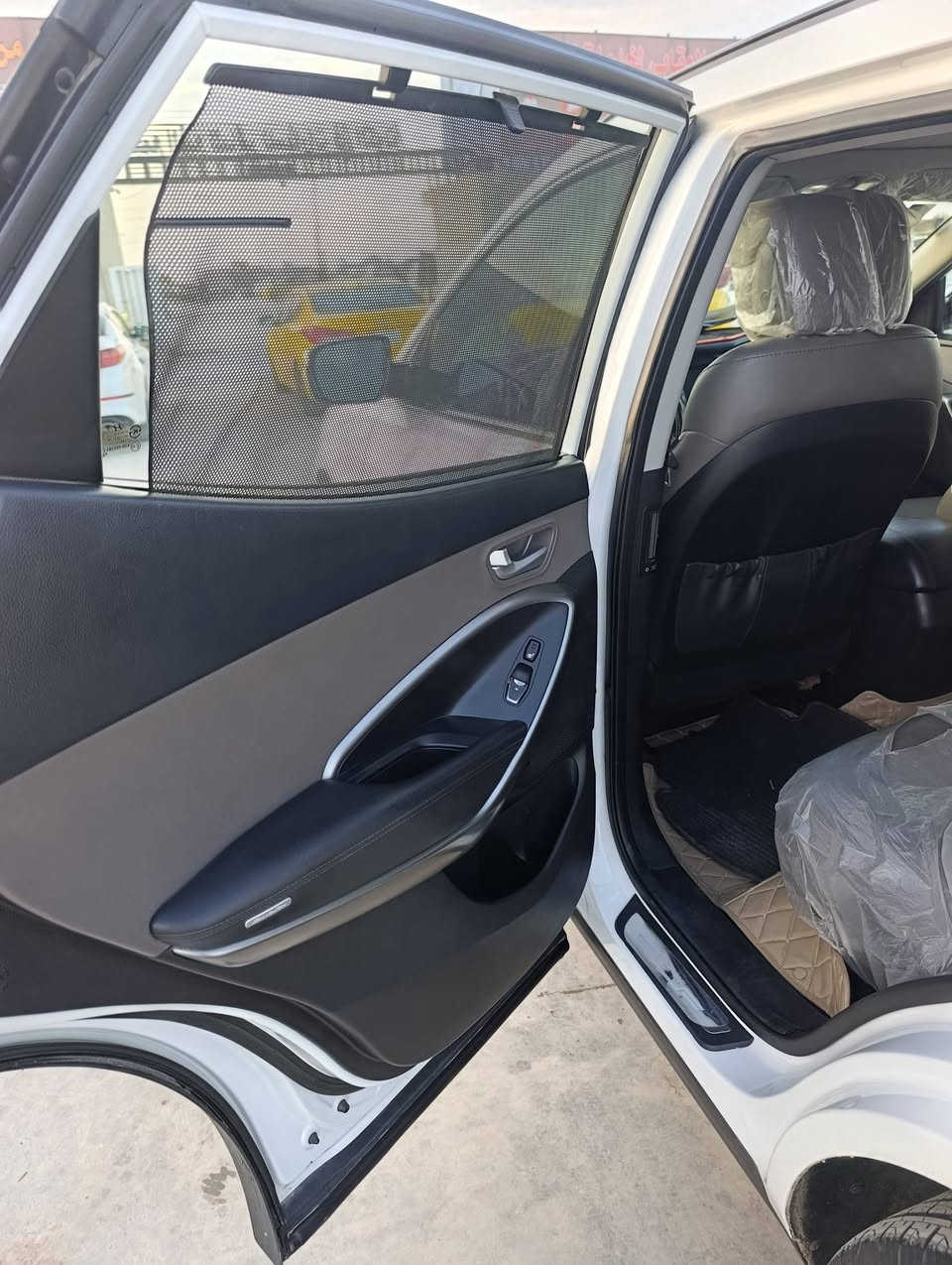 هيونداي سنتافي  امريكي
فوول 1/1 
موديل♦️ 2018
بأسمي مشروع وطني 
سنويه وهزه جديده
حجم محرك 4سلندر 2000 تيربو
_كامرة 360 درجة  بلاد 
- حساسات خلفيه + حساسات  امامي 
_يدات نيكل
_كشنات جلد بلادي 
_بصمه تشغيل +بصمه ابواب + صندوق  
_كشنات كهرباء عدد 2 
_ 5 راكب 
_قمارة بانوراما  
_بردات  جانبية للجهة الخلفية  
_حاكيه +بلوتوث  
_ويل حجم ١٩ 
-كراسي الاماميه تدفئه تبريد 
-كراسي خلفية تدفئة 
- نظام تزحلق يو بي اس  
- نظام نزول منحدرات  
-تبريد 3قطع منفصل التحكم
 فورويل دفع رباعي
-نظام مانع انزلاق
-انظمة القياده 1عادي 2ايكو 3سبورت 
- نظام رادار النقطه العمياء 
- مري قلاب عند الرجوع الى الخلف
-داخل جلد
-تدفئه  كشنات +تبريد
-تحكم كشنات جهتين كهرباء فول
- حساسات خلفيه مع كامره  دوارة HD
-ويل كب 19 
-حساس انخفاض التاير مع التنبيه
-شاشه قرأة العطلات بدشبول
- تحكم ستيرن فول 4 جهات
-جنطه كهرباء شفط بصمه و لمس 
-مدخل USB مع اوكس
-نظام بلوتوث مع حاكيه عند الاتصال
 محافظه واسط الكوت 
للاتصال ***********
