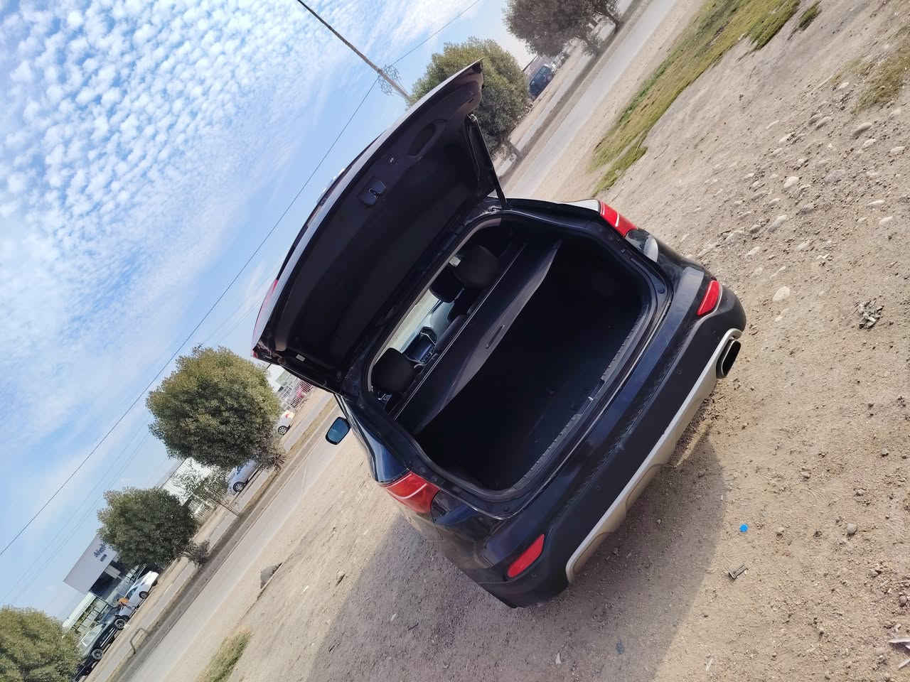 السلام عليكم سنتافي موديل ٢٠١٥ وارد امريكي حادثها ربع البنيد فقط بدون لا شاصي ولا لغد فئة الاسبورت مكينه ٤ سلندر رقم سليمانيه انكليزي تحويل او وكاله وهاي تفاصيلها 
١. بصمة تشغيل
٢. بصمة ابواب
٣. جنطة كهرباء
٤. بنوراما طكتين
٥. كشنات الاماميه تدفئة تبريد
٦. كشنات خلفيه تدفئة
٧. ٣ وضعيات قياده
٨. كشنات كهرباء السائق والصدر
٩. غرفة جلد
١٠. بردات بلاديه
١١. قطعتين تبريد
١٢. مري قلاب مع البك
١٣. شاشة كبيره
١٤. كامره خلفيه
١٥. رادار امامي
١٦. رادار جانبي
١٧. اساير بالمري
٢٨. ماشيه ١٤٧
هذا رقم الشاصي اليحب يشوف حادثها 5xyzu3lb5fg285873
سياره جديده وجاهزه تخم تاير جديد مكينه كير حداديه السعر ١٣٦ وبيها مجال العنوان بابل الاتصال على الرقم ***********
