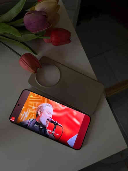 جهاز Honor X9d 5G للبيع 
مستخدم يومين فقط مشحون مره واحدة جهاز كافة ملحقاتة متوفرة ويا الكفر والشاحنة والعلبة الخاصة بي
جهاز كلش حلو اهم مواصفاتة 

. مقاوم للسقوط والماء والغبار 

. شحنه مره وحده يكفي ٤ او ٣ ايام حسب الاستخدام 

.الذاكرة والتخزين: يأتي بذاكرة وصول عشوائي (RAM)
بسعة 12 جيجابايت ومساحة تخزين داخلية تبلغ 256
جيجابايت.
﻿﻿

. كامرتة الأمامية بدقة ١٦ ميجابكسل والخلفية بدقة ١٠٨ ميجابكسل
السعر ٣٧٥ وبي مجال للشراي 
للتواصل واتساب او اتصال 
*********** النجف, العراق
