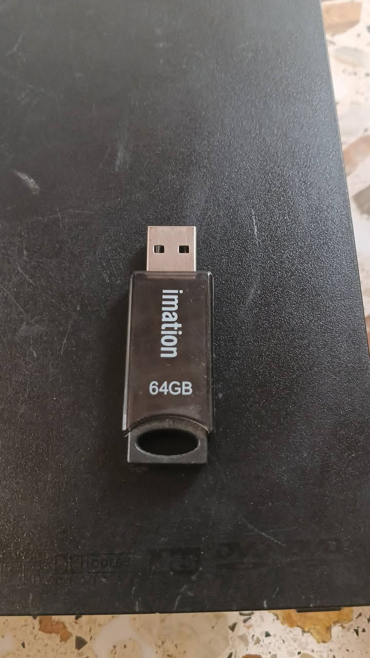 بلي تو للبيع استخدام يومين يعني نضيف وياه فلاش 64 وياه يده وحده وثاني شبه عاطله زائد ملحقاته كامله ب45 وبيه مجال *********** مكاني نجف
