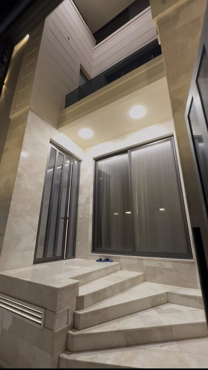 كوردي / عربي

خانى بو فروتن ب حسابا فيله كي 

شاخكا ٦ دبن فليت زوزان ستي
مساحه 260 متر
شمال شرق
خاني 4 طابقه 

بو بتر پيزانينا 

***********
***********
_______________________
دار للبيع ب حساب فيله 

منطقه شاخكي قريب عن فلل زوزان 
مساحه 260 متر
شمال شرق
البيت 4 طوابق

للاستفثار 

***********
***********
