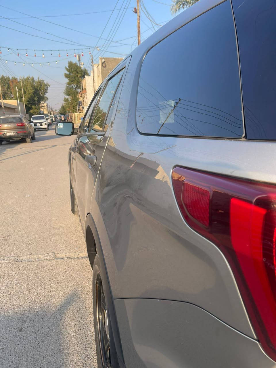 السلام عليكم
فورد اكسبلورر بوليسي ٢٠١٧ ثلاث قطع تبريد ( ٧ ) راكب .. 
وارد امريكي بدون صبغ فقط بارد  صور الحادث والسونار مرفق 
رقم بغداد 
السعر ( ١٥٥ $ ) 
*********** اتصال + واتساب بيع او مراوس تاهو
