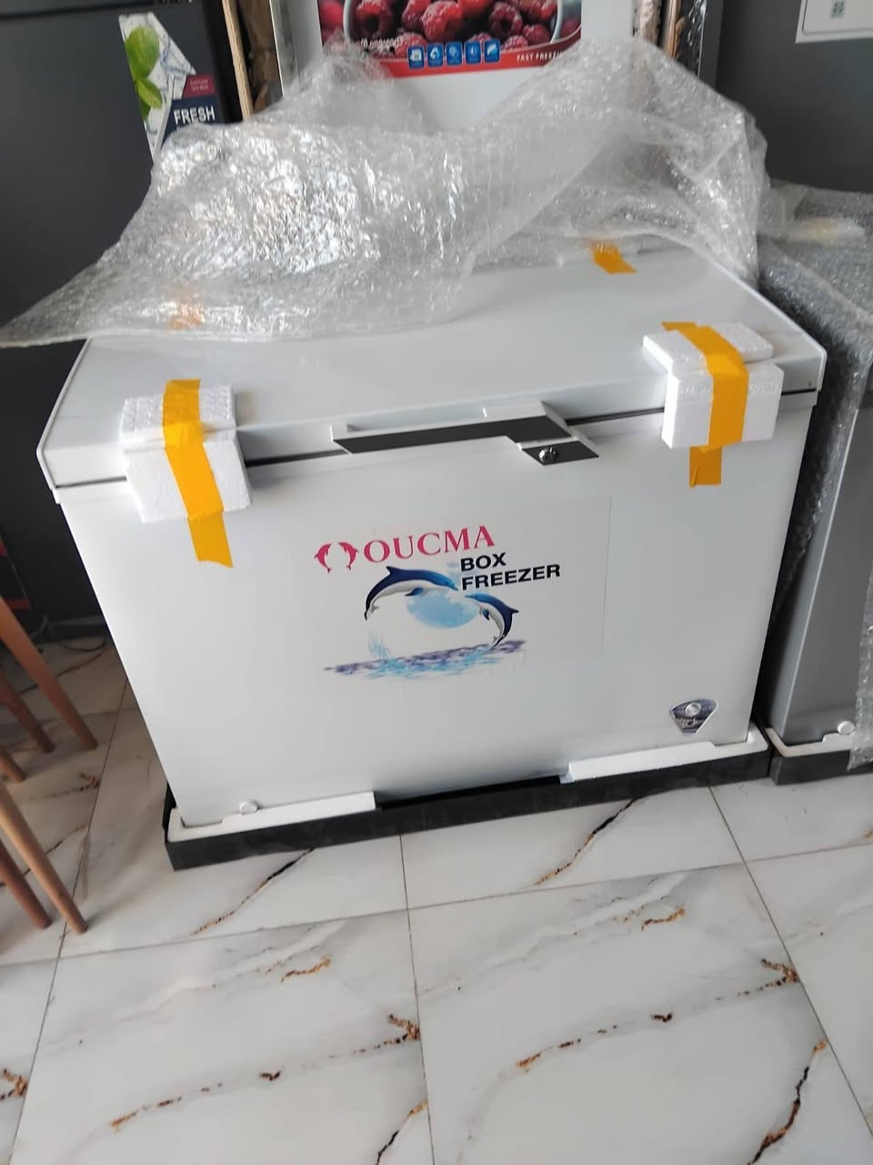 السلام عليكم 
مجمده جديد نوعية توسوت حجم 14 ضمان سنه سعر 300
مجمدة جديد نوعية هيتاشي حجم 6 ضمان سنه سعر 150
مكان بعقوبه شارع تحرير بهزر مجاور قاعات بيانو مقابيل مستشفى الحياة استفسار ***********
