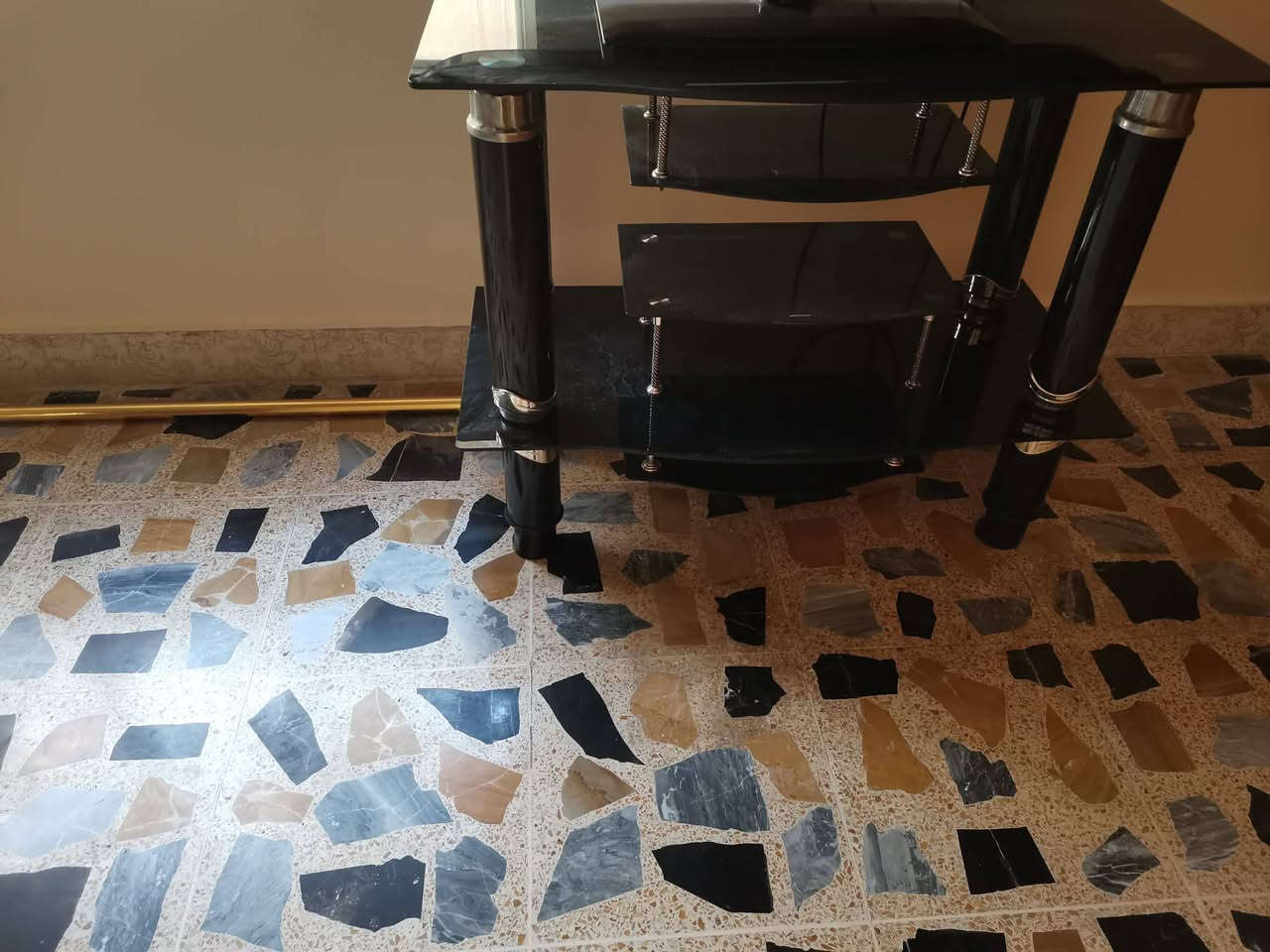 السلام عليكم عندي ميز ابلازما او تخت الو النفر  اثينهم جدد سعر التخت ٧٥الف


**إذا كنت صاحب هذا الإعلان وتريد حذفه لأي سبب، رجاءا أرسل رسالة إلى الدعم الفني**