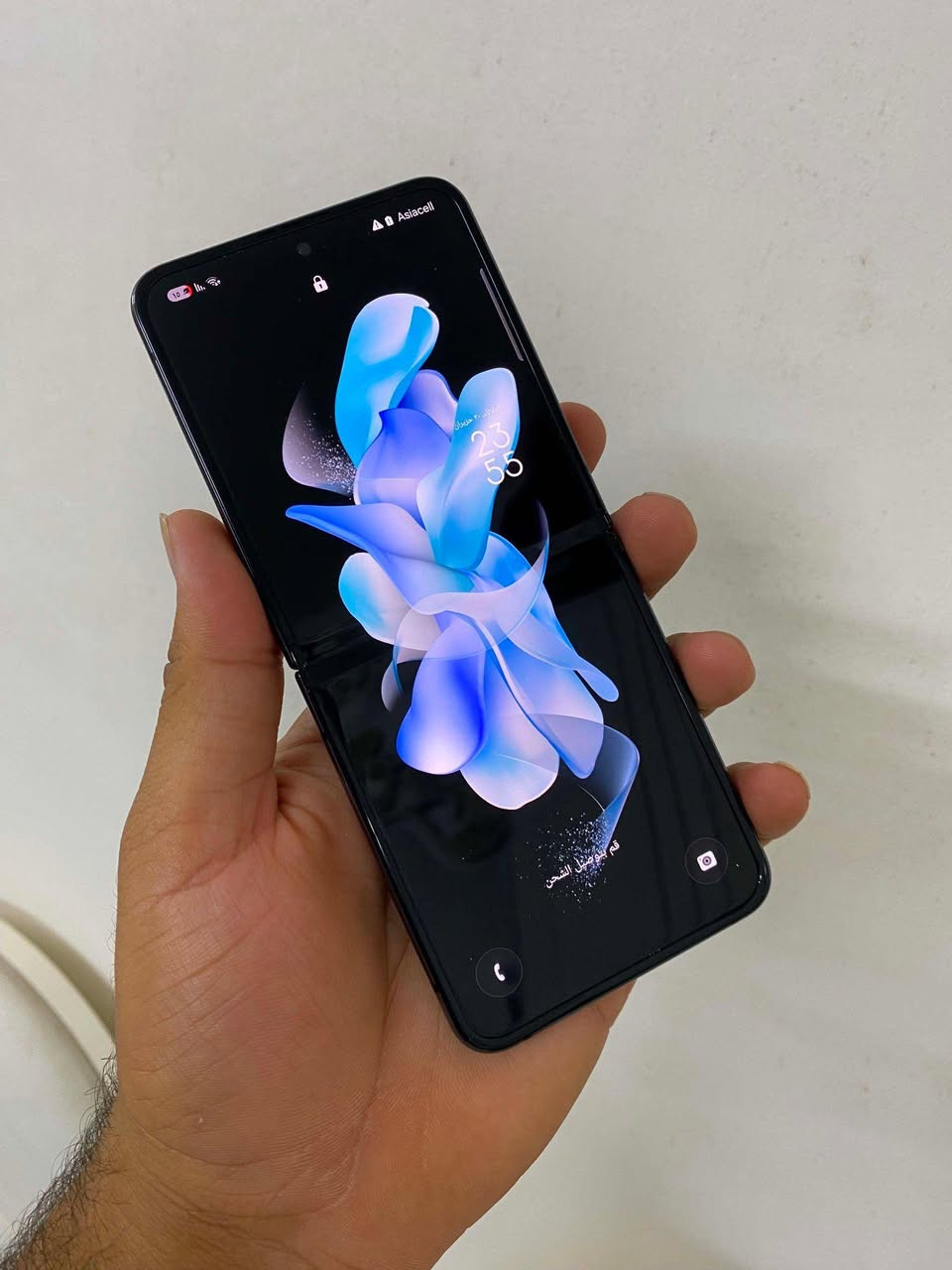 Samsung Zflip 4
زاکیرەی 128 ڕام 8 
سناپ دراگۆن 8 جیل 1 
ڕێژەی خاوێنی 98%
مۆبایلێکی تا بڵێی بەکار هێنانی خۆشە 
پەڵەیەکی بچوک لە شاشەی هەیە لای خوارەوە سەوزە زمان یەک ساڵ زیاد نەکا 
نرخێکی هەرزان 
*********** السليمانية, العراق
