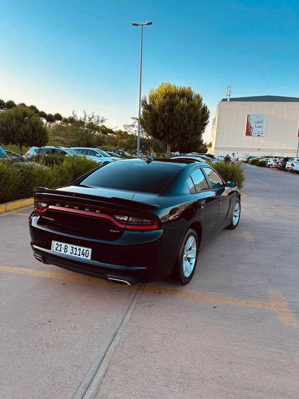 dodge charger   2017   SXT 
ماسفات کەنەدی 
کلین تایتل 
دوو بەسمە
سەنەوی رەقەمی تازەیە
تاقمێ تایەی تازەی لە ژێرایە 
شاشە گەورە 
سوکان ڤۆلیۆم 
سوکان شەفت 
کوشن کارەبا 
کۆمەڵی ماسفاتی تر 
تەنها یەک پەڵە PDR هەیە
80 هەزار میل ڕۆشتوە 
هەموو گیانی بەشەرت 
نرخ : 230 $$$
شوێن : سلێمانی 
ژم: *********** السليمانية, العراق
