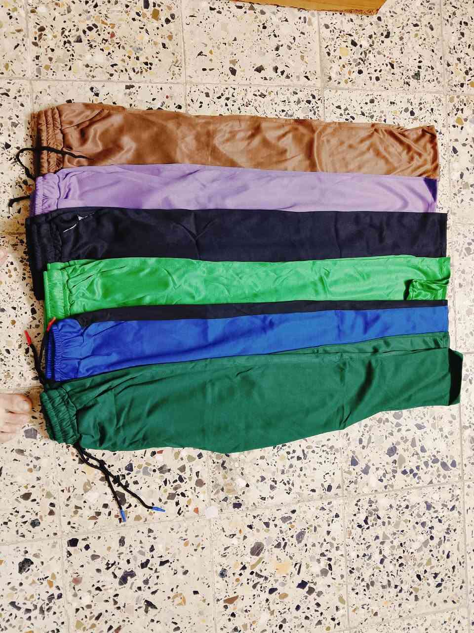 سلام عليكم شباب عندي هاي البجامه شبابي رجالي الوان وقياسات استندر M, XXL طول تسعين جيبين وجيب خلفي الكميه خير من الله سعر الدرزن 20الف والكميات سعر يختلف ***********
