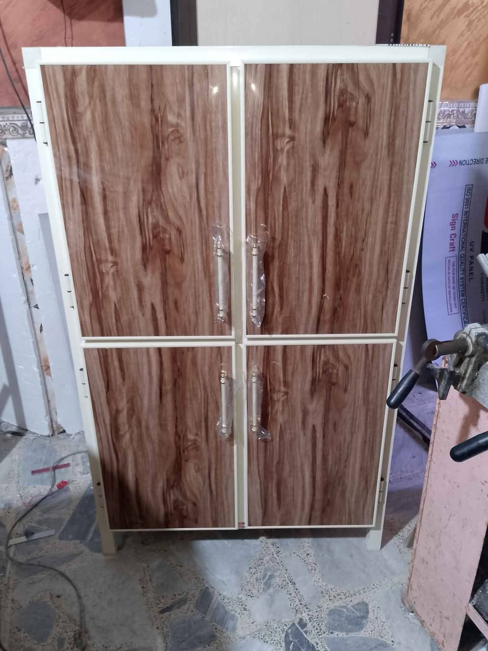لوكر أو بوفيه 200الف جديد مبطن بدون فلين قياس 150*90*50 مقوى بجسور تحت الارضيه والرف مغلف بلاستيك من الداخل ضد الماء شرط الفحص يوصل للباب افحص وإذا ما عجبكم الشغل يرجع توصيل موجود جميع مناطق البصره حجز وتساب وتأمرون امر *********** و *********** البصرة, العراق
