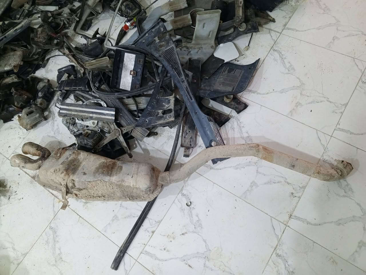 بي ام 525 تفصيخ تفصيخ سياره كامله مفصخه ادوات احتياطيه العنوان موصل خدمه توصيل ***********
مكينه 6 فل هيه وتفرعاته او عاموديه لاصرف ولانفخ 
تحويره كامله كير توماتيك
اكسل
كاردن 
عربانه 
كزوز 
تانكي
راديتر 
بانكه 
بور 
دينمو
دبو بريك
حساس 
سكريتر 
نوزلات 
شوته 
سلف 525
سلف 535
وايرات بلكات 
ماطور تدفئيه 
طبلات فلنجات 
منضومه تبريد كامله وكمبريسر
ارفيو 525
ارفيو 535
ماطور ماسحات
عقل مكينه 525
عقل مكينه 535
عقل كير    525
عقل كير    535
ضفيره مكينه 535
ضفيره مكينه 525
ضفيره كير     535
ضفيره كير     525
ضفيره فيوزات 525
ضفيره فيوزات 535
ضفيره داخل وكارتات 535
ضفيره داخل وكارتات 525
ضفيره دشبول 525
ضفيره دشبول 535
___________________
سستم ابيض بدون ضرر او معجون او صبغ
بوند
صندوك
جاملغات 
ابواب 
دعاميه خلفيه كامله هيه وبراكيت وترايش
بك لايتات 
بلجكتورات 
ايشارات 
يدات ابواب خلفي 
ماطورات جام
جامات 
نيكلات 
دركه ستيرن 
كشنات 
احزمات 
جكمجه
