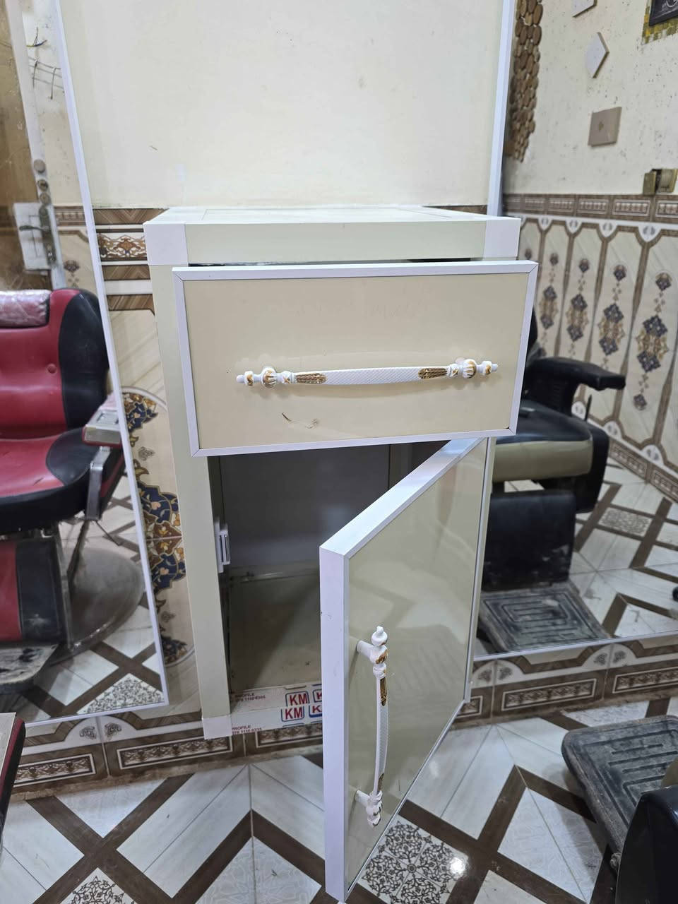 اغراض حلاقه مستعملات للبيع


**إذا كنت صاحب هذا الإعلان وتريد حذفه لأي سبب، رجاءا أرسل رسالة إلى الدعم الفني**