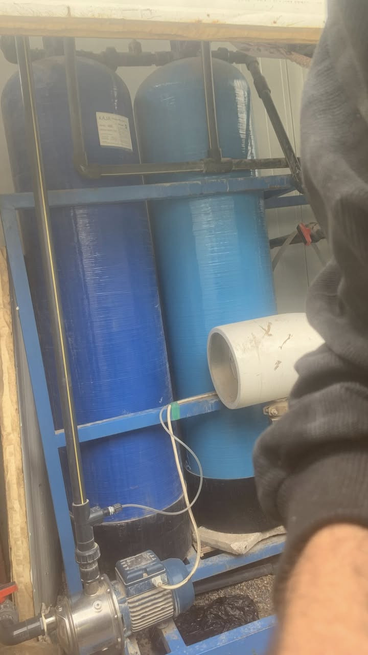 سلام عليكم
منضومة ماء للبيع 2000 لتر بالساعة نسبة الملاح 15
مع تانكيات 4 
2ام1000
2ام1500
ميز منضومه وقواعد تانكيات
بيت شيلمان كامل للمنضومه 
للستفسار اكثر
اتصال على الرقم
***********
