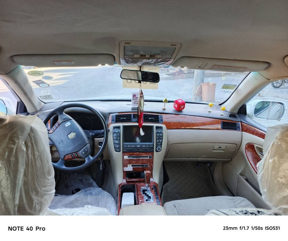 شاهینە ڕۆیاڵ بڕاوە 2005 کۆدی بۆ کراوە
پێش و پشتی کەپسە ۱٨۰ بچوک بە بچوک  چوار تایەو ویلی لۆکی بۆ بەستراوە
کەڤەرو شانسی و سەقف بەشەرت 
زۆر زۆر جایزو ڕێک و پێکە 
گۆڕینەوە ناکەم تەنها فرۆشتن 
نرخی ٤٨ گەڵاو مەجال 
*********** دخان, السليمانية
