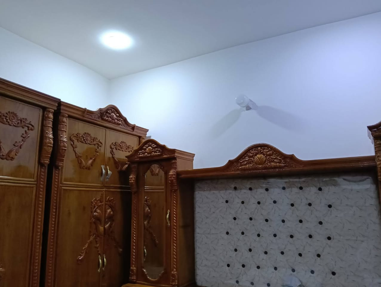 غرفه صاج درجه اوله 5ملم  نقشه زان مصري نضيفه كلش العنوان بغداد الكماليه ***********
السعر مليونين وبيها مجال
