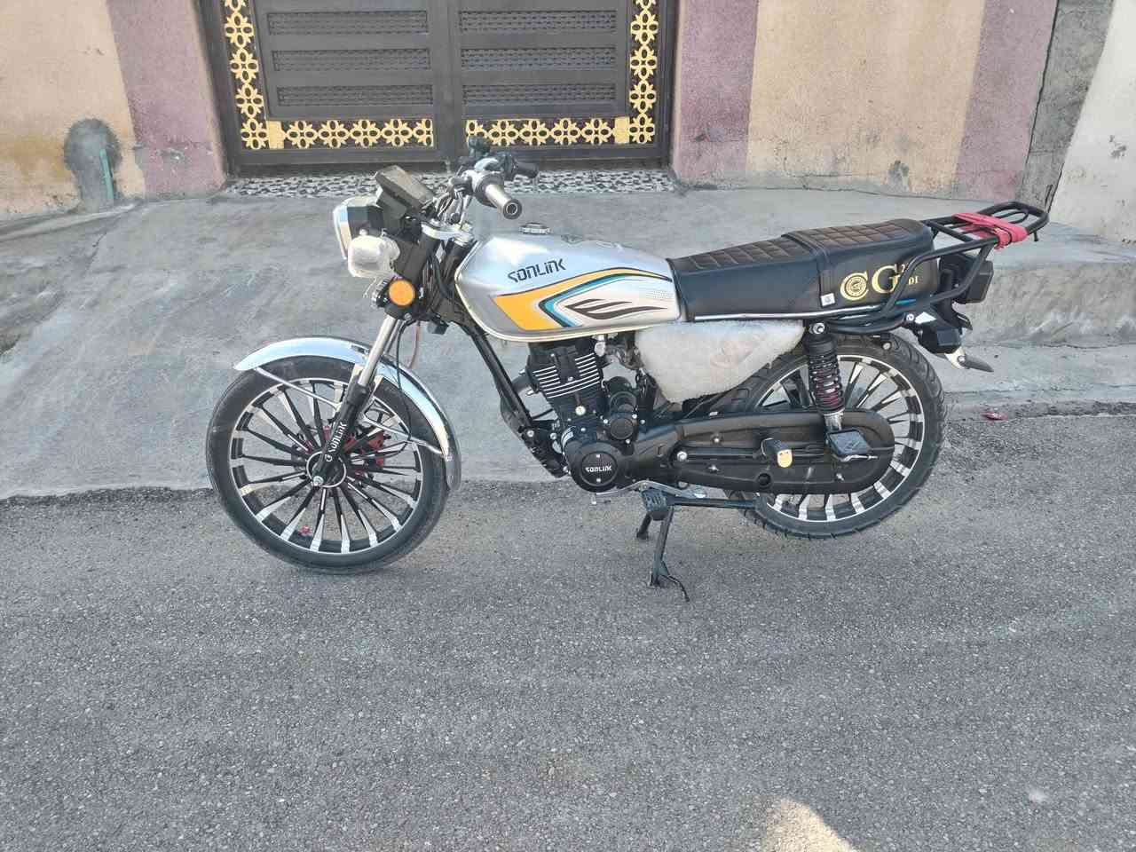 للمراوس فقط للمراوس ما ابيع
شعندك دراجه نفس الموديل بس غير لون نزلها بالتعليق


**إذا كنت صاحب هذا الإعلان وتريد حذفه لأي سبب، رجاءا أرسل رسالة إلى الدعم الفني**