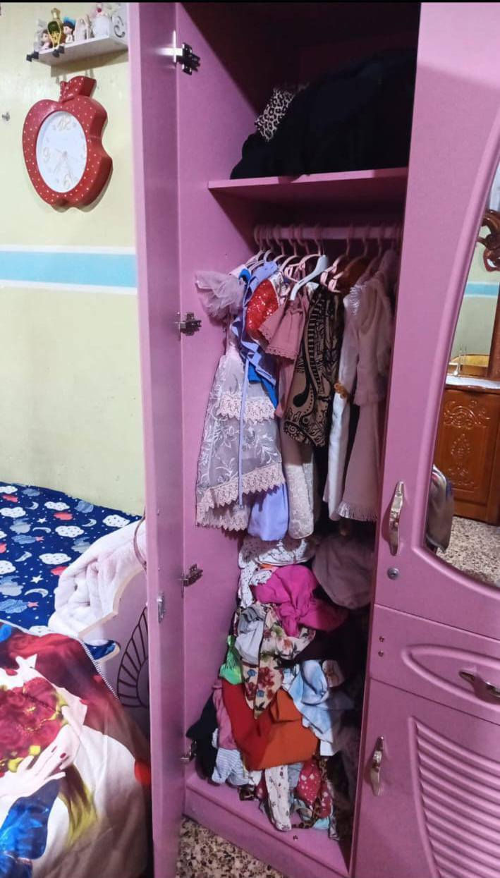 كناتير كلش نضيفه اسعار غير قابله لتفاوض لاان هنه بسعر تراب بنسبه لضخامتهن ونضافتهن سعر الواحد 50بس فقط ماعدا الوردي سعره 75بس الشراي يتصل 
***********
