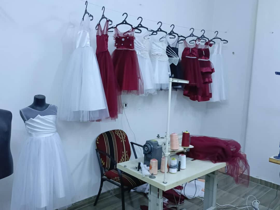 السلام عليكم
يوجد بدلات اعراس وفساتين اطفال وبنات للبيع جمله ومفرد التواصل ع الوات ***********
