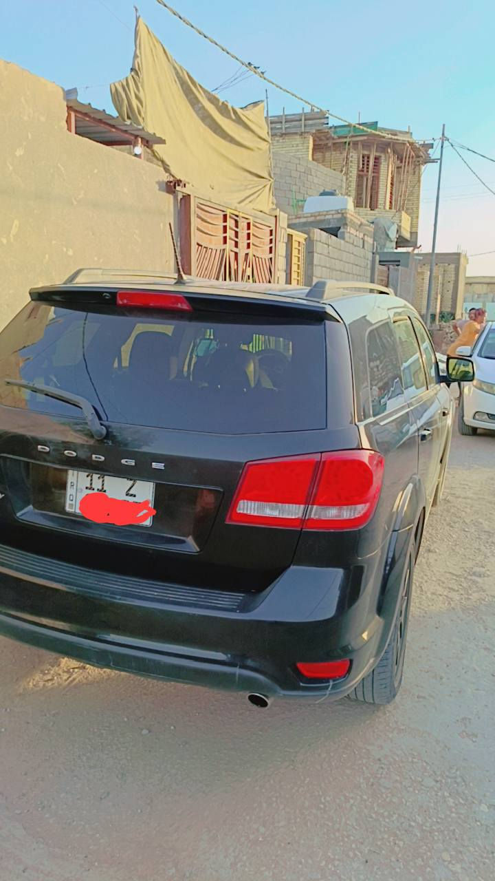 السلام عليكم
دوج جورني ستة سلندر فور ويل 2018 حادثهة غرق وبالعراق مصبوغ البنيد والدعامية بدون ضربة 
تبريد 3قطع سبعة راكب 
السعر 130 
هاتف ***********
