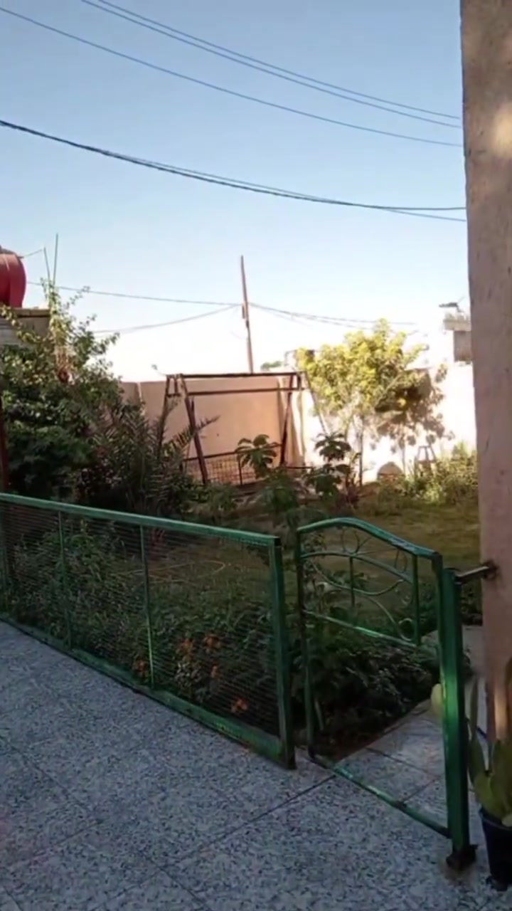 السلام عليكم بيت للبيع الدوانية حي الإسكان مساحه ٣٠٠ متر البيت على ساحه بناء كونكريت مسلح طابوك جمهوري ***********

