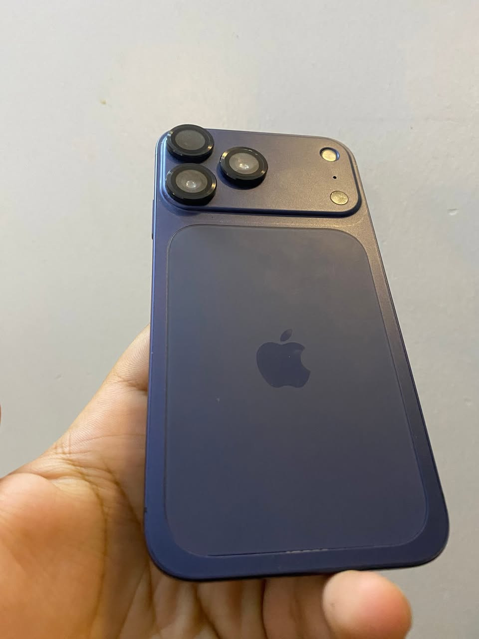 للبيع ايفون Xr محور 17 برو 
ذاكره ٢٥٦
بطاريه ٩٢ مبدل اصلي شحن كلش زين 
فيس ايدي واكف 
او كامره خلفيه تشكل مرات تشتغل مرات متشتغل 
سعر ١٥٠ قفل قفل قفل 

مكاني بغداد بلديات 
***********
