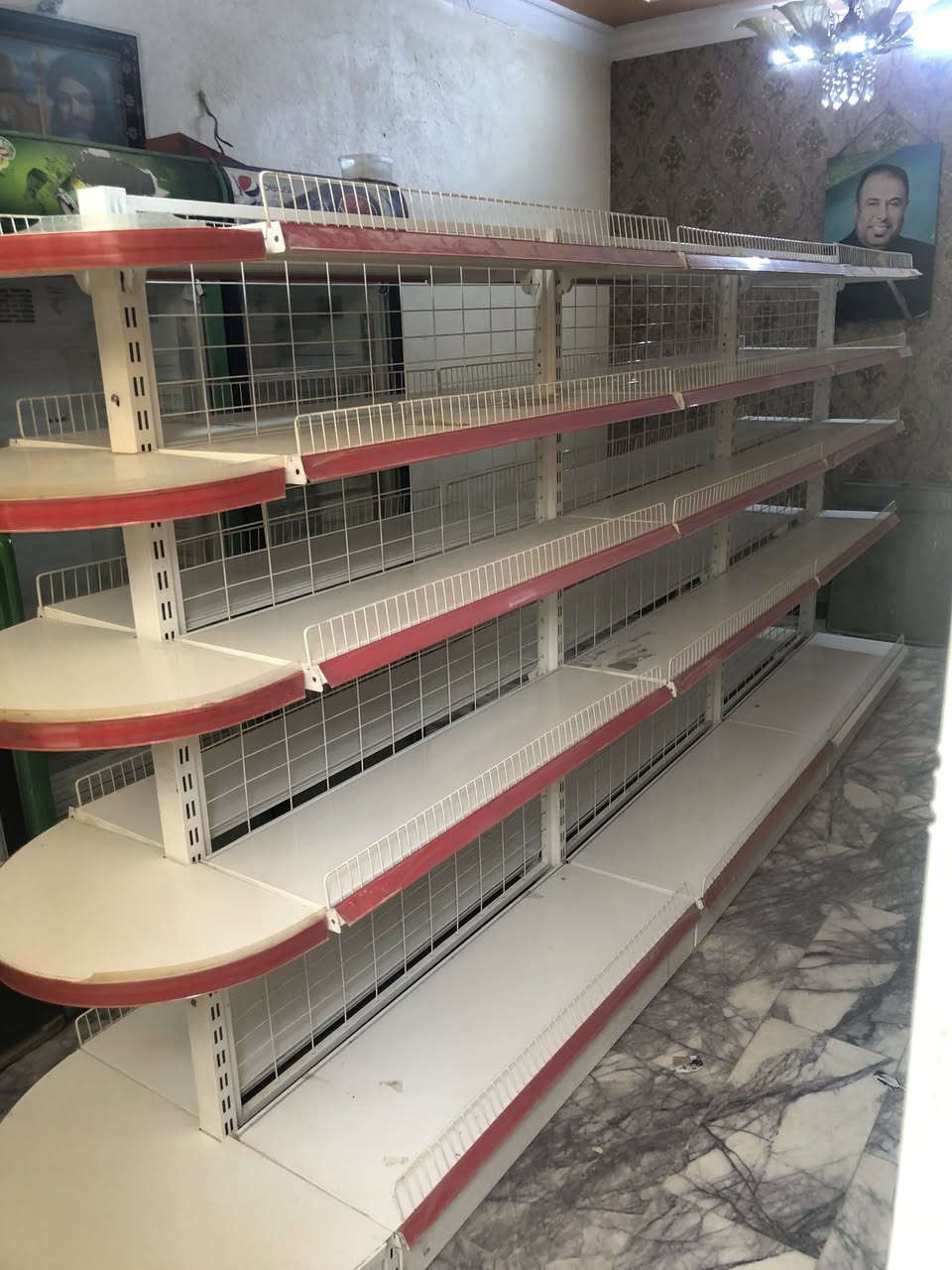 سلام عليكم سفينه وصطيه اربع مترات مع فره تركي 🇹🇷الاصلي ميكانو ابو جسرين نضافه ١٠٠/١٠٠ بعده بجيس شراي يتصل ويدلل *********** مكاني بغداد جميلة واكو توصيل 🚚
