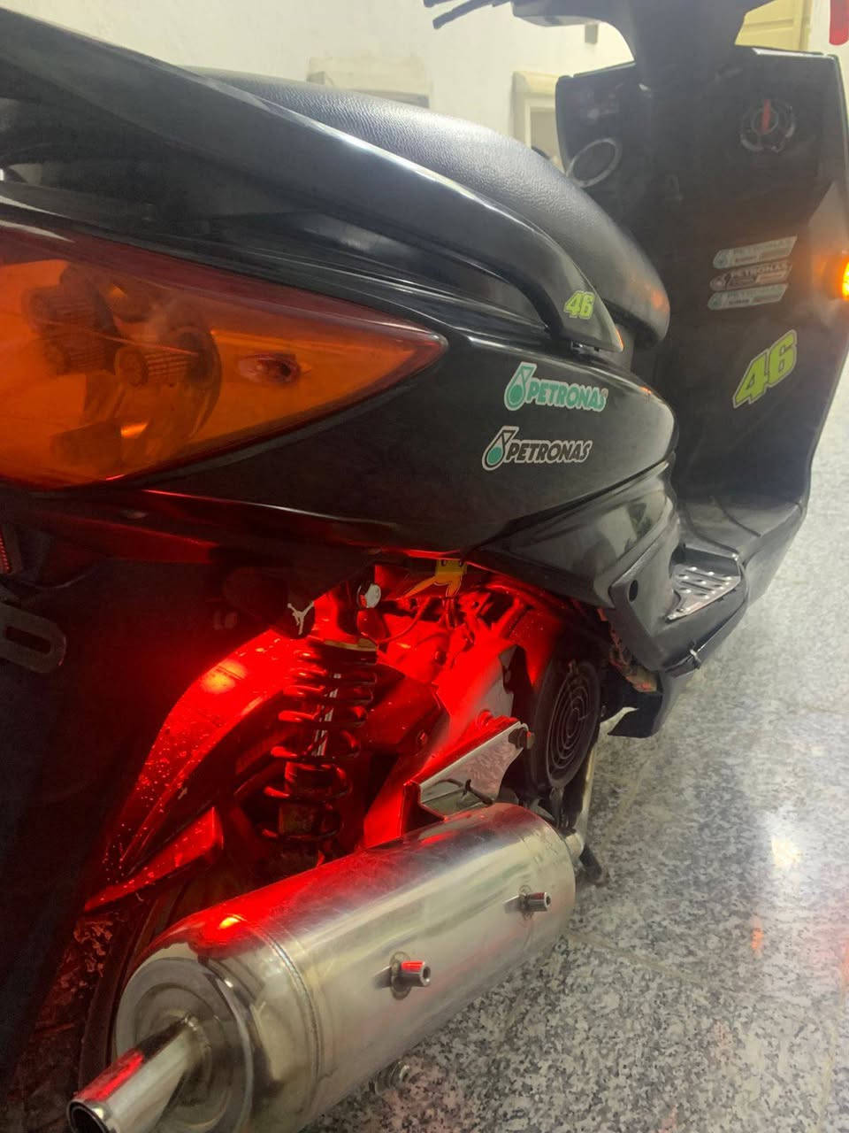 سكنس فحل كوري نوزل خطين دراجه مزوده تزويد خارجي بس مكينه بلادي مكفوله كفاله عامه كلجات رياضي وصالنصه رياضي يدات بريك نشره عل مكينه لايت زنون اصلي للبيع او مراوس حسب القناعه سعر 950مجال بسيط الشراي يخابر ***********
