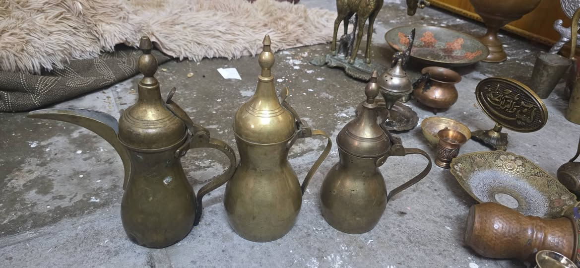 ياالله ٤٠ قطعه تحف قديمات مو جديد اخوان كله قديم شغلات ثكيله ٤٠ قطعه سعرهن عل خاص مكاني بغداد ماعدي توصيل ***********
