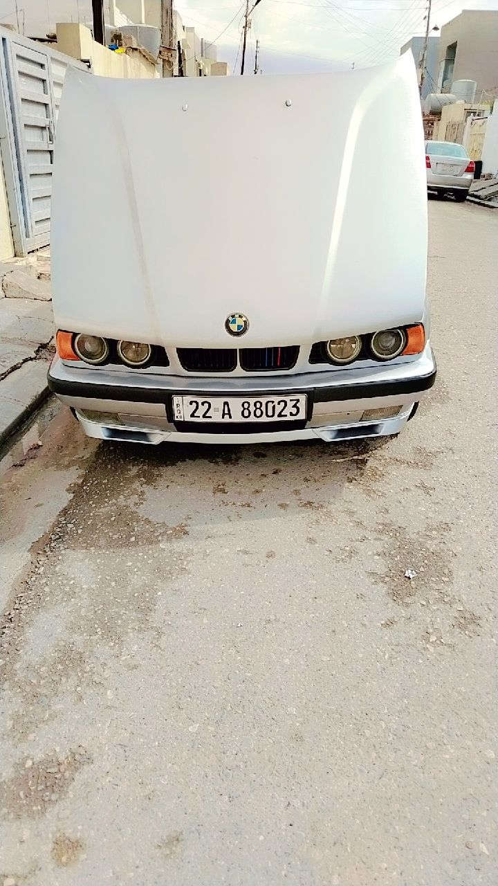 BMW 1995
سبوغ عام ته نها بؤ جواني،  گئر اتوماتیک - كوشين جلد،  تةبريد لةكةل سويج، گیر و مه کینه که بس،  دةبل ايرباك، ٥٢٥ اتوماتيك، رةنك سلفه ر،
شوين - هه ولير
موبايل - ٠٧٥٠ ٥١٢ ٩٤٠٧
