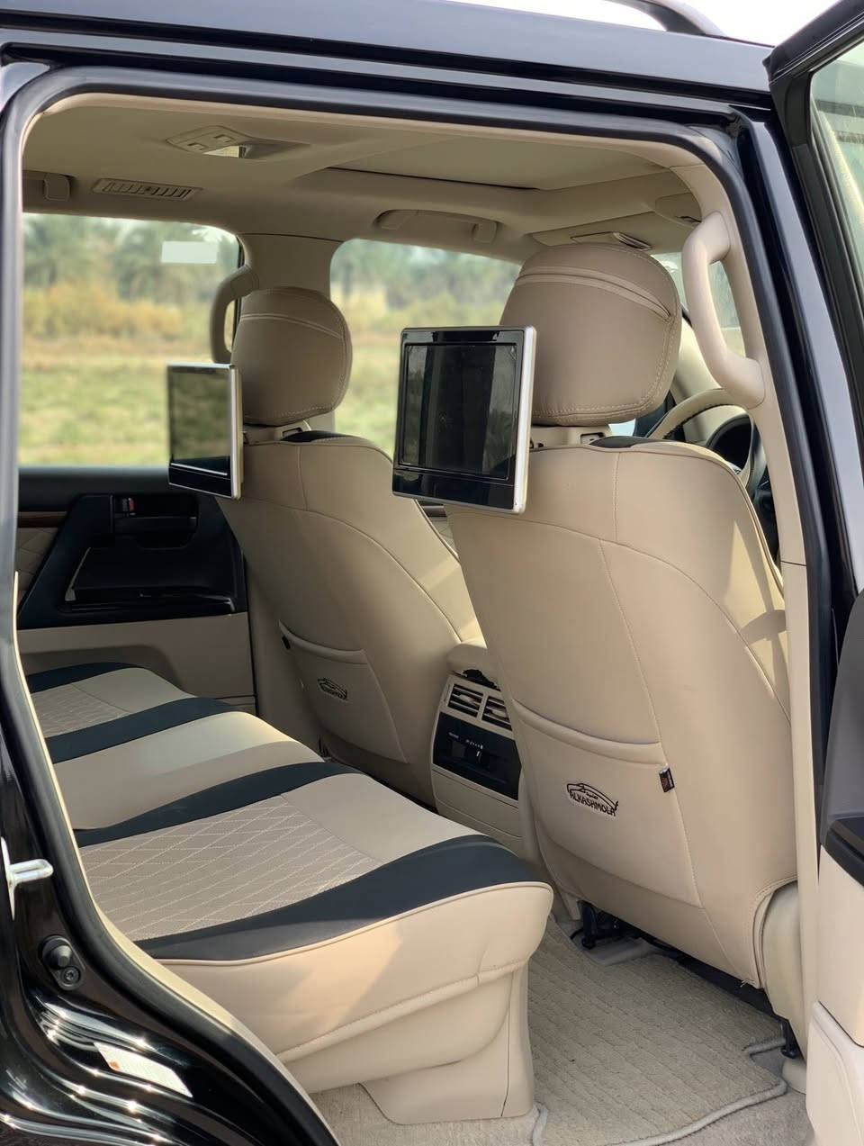 لاندكروز 2021 رقم اربيل ماشيه 55 الف 4 كامرات صندوك كهرباء كشنين كهرباء جلد سياره جديده بمعنى الكلمه 

***********
